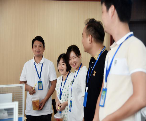 乐鱼官方网站工会开展“夏季送清凉”活动